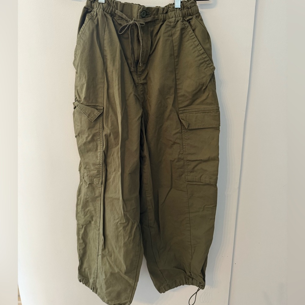 GAP Organic Cotton Cargo Parachute Pants fit like M
